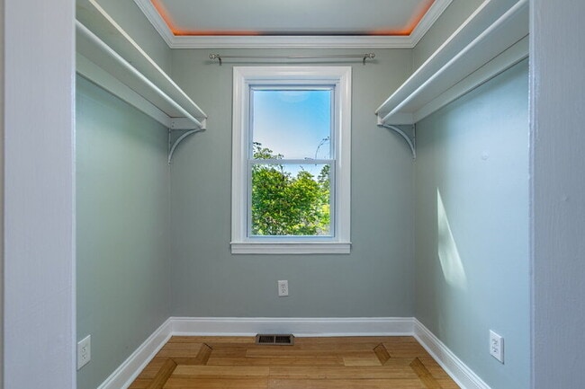 Building Photo - 3265 N Fulton Ave