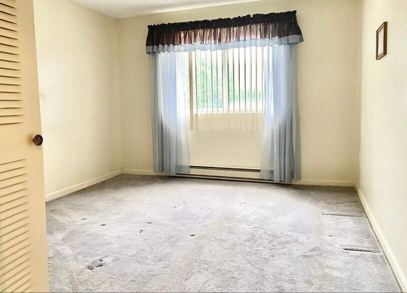 Building Photo - 2108 Phillips Rd