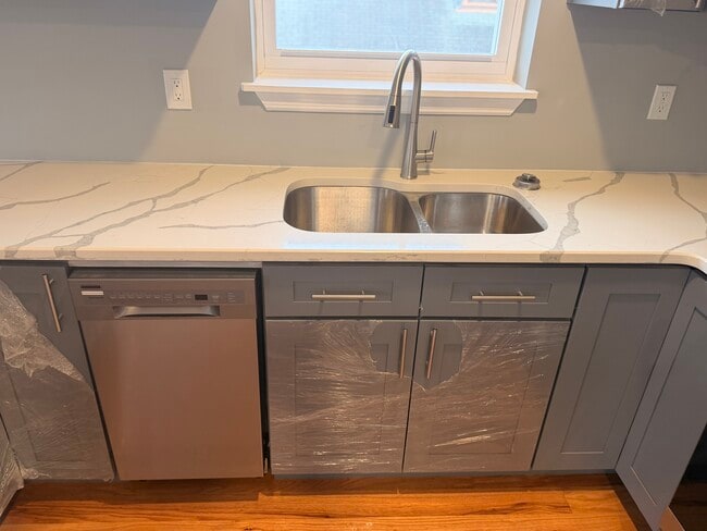 Building Photo - 288 S 7th St