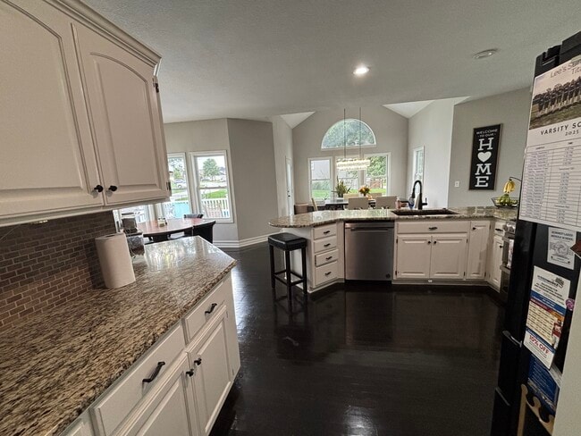 Building Photo - 4320 SW Gull Point Dr