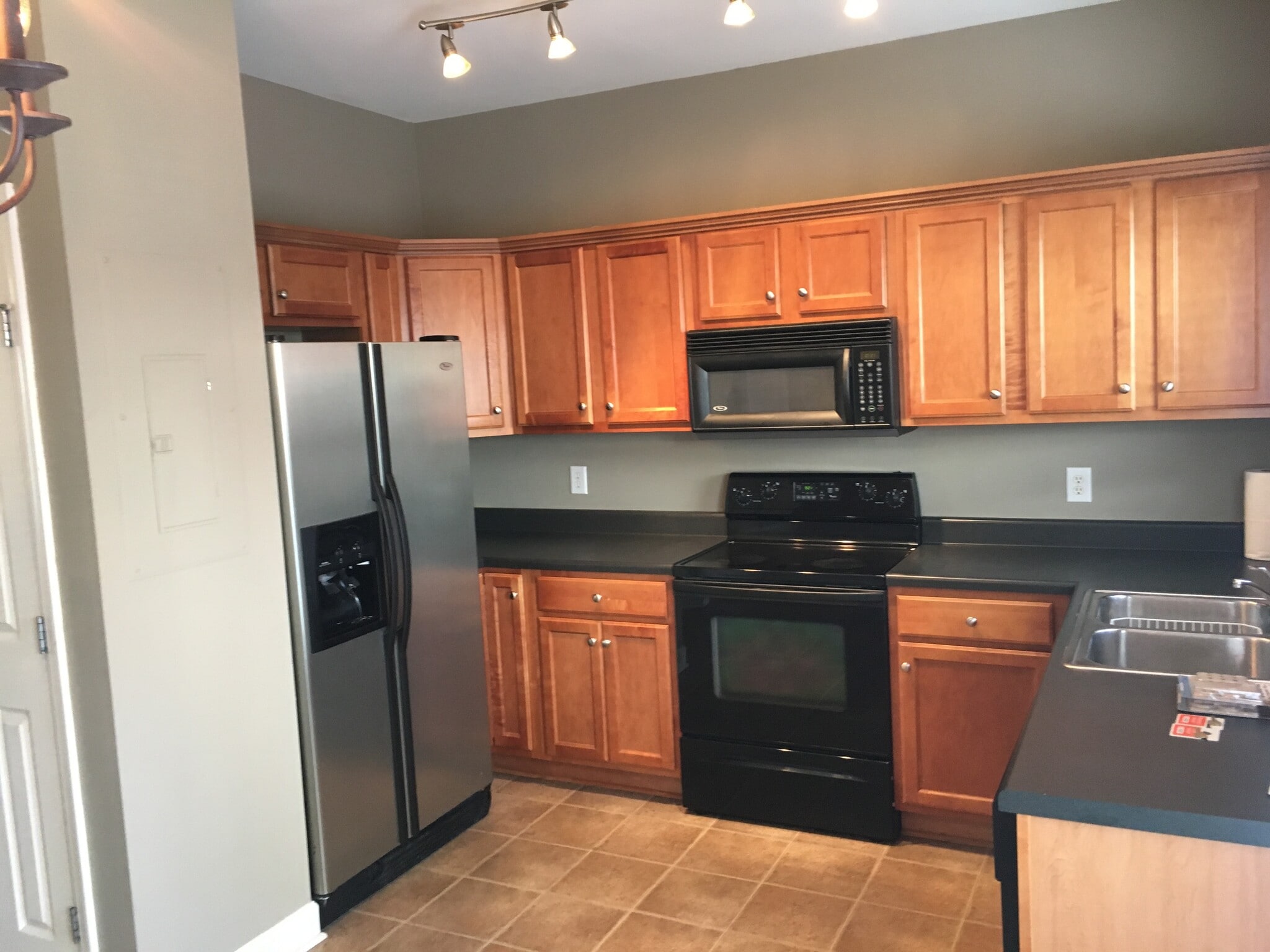 Kitchen - 2015B Beech Avenue