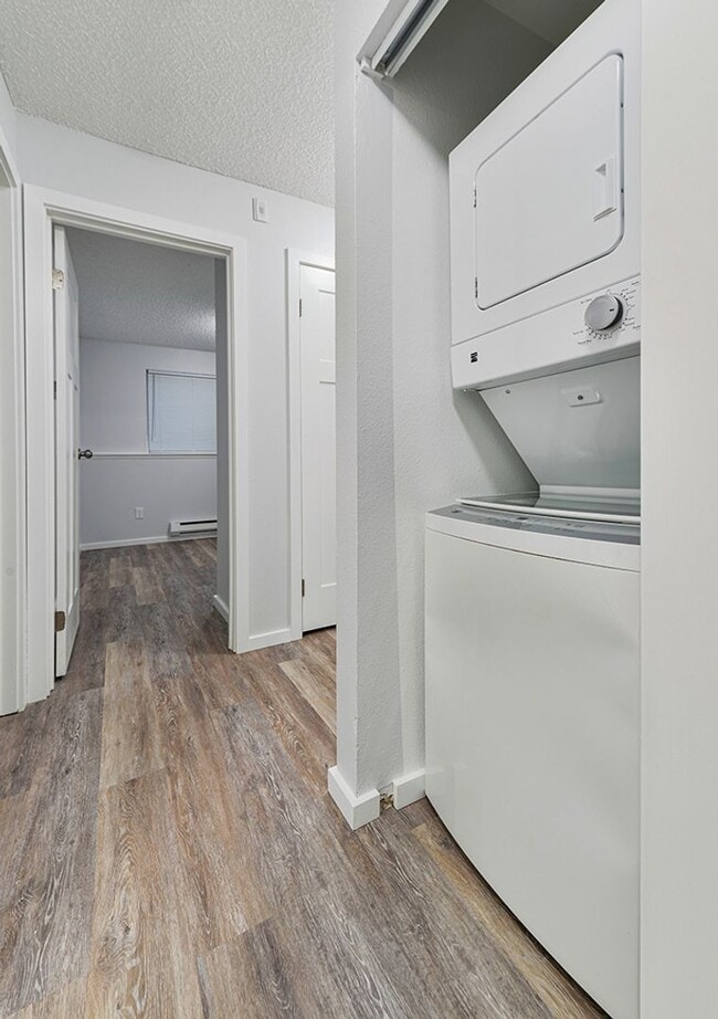 Building Photo - Beautifully Remodeled 2 Bedroom One Bath Condo Burien near Seattle