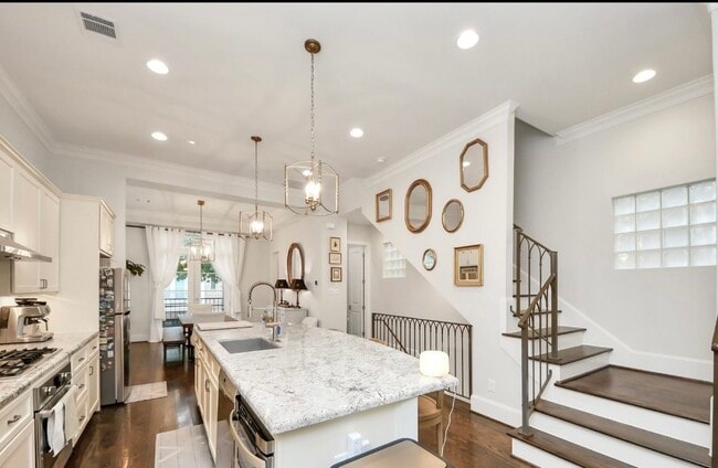 Building Photo - 15623 Broad St