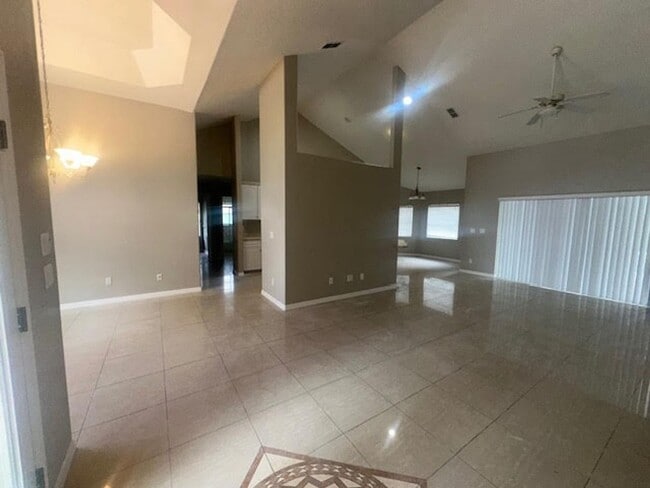 Building Photo - Pool home for rent !