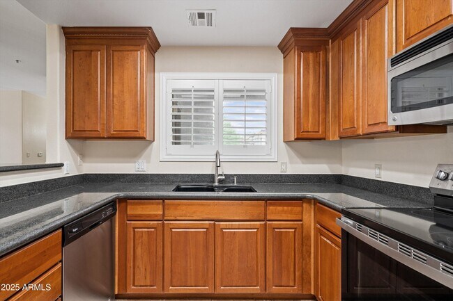 Building Photo - 11375 E Sahuaro Dr