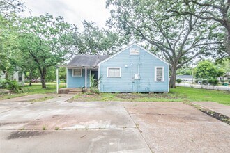 Building Photo - 203 Beatrice