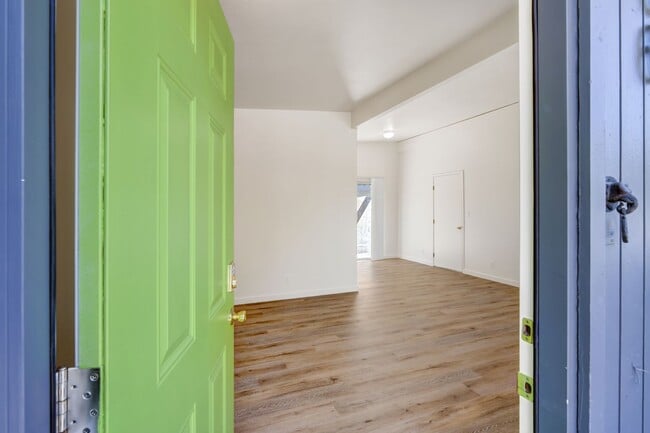 Building Photo - 406 Scripps Dr