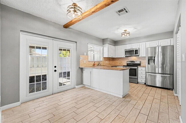 Building Photo - 7624 Desoto Ct