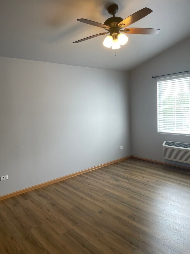 Building Photo - 1723 Silverstone Dr