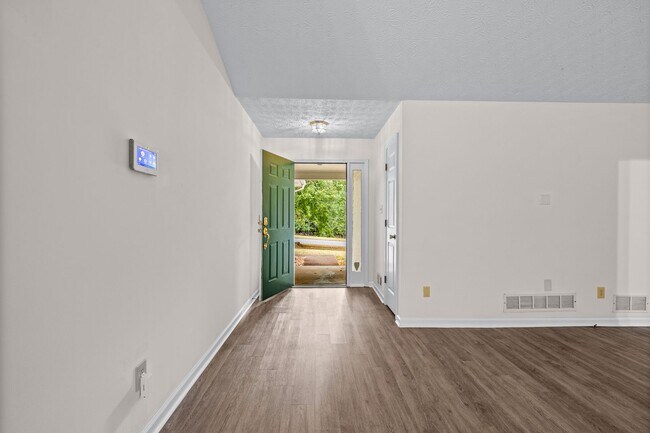 Building Photo - 110 Hunters Glen