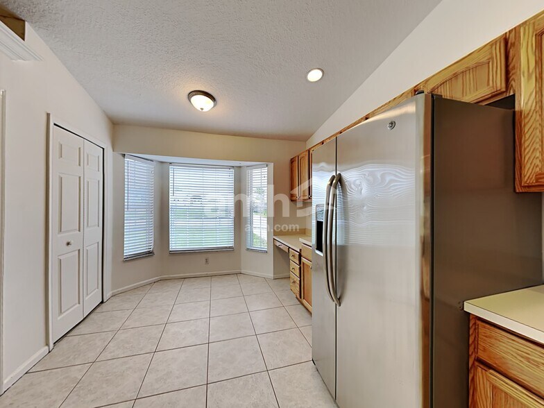 Building Photo - 1009 SW Alcantarra Blvd