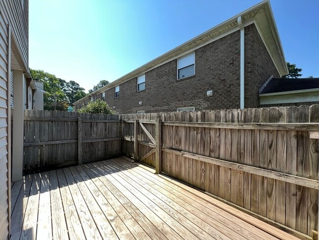 Building Photo - Upgraded Condo at Chic's beach!! Updated K...