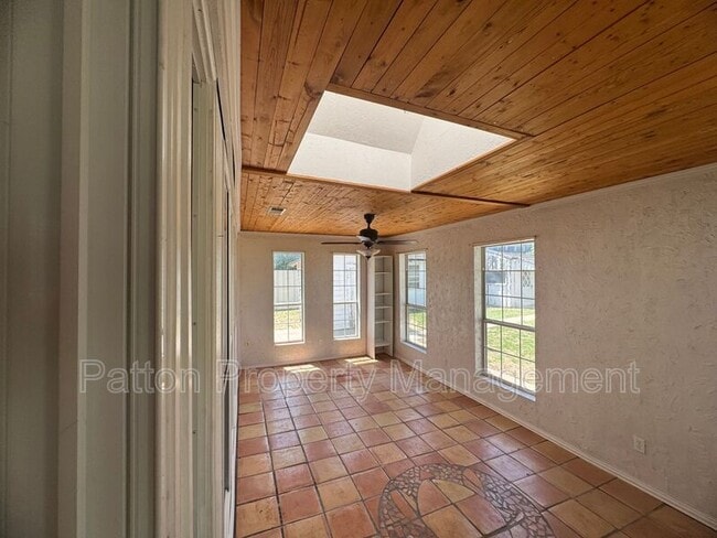 Building Photo - 5112 Arden Rd