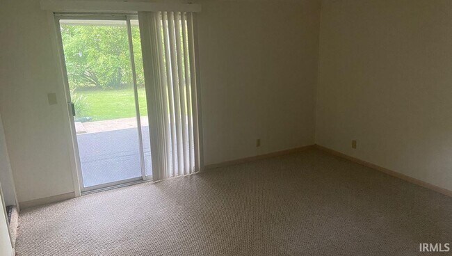 Building Photo - 2616 Willow Dr