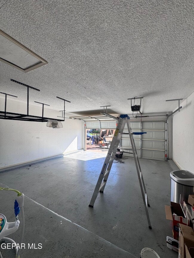 Building Photo - 701 Porras Dr