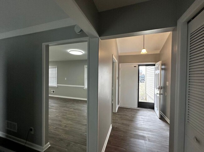 Building Photo - 3BR/2BA Home For Rent in Jtown!