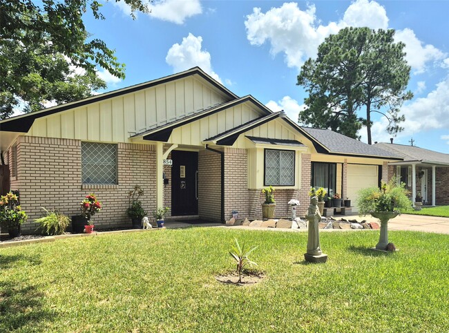 Primary Photo - 854 Shawnee St