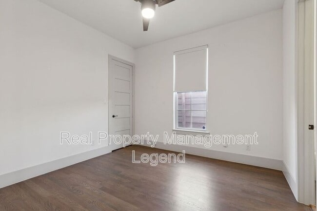 Building Photo - 1018 S Waverly Dr