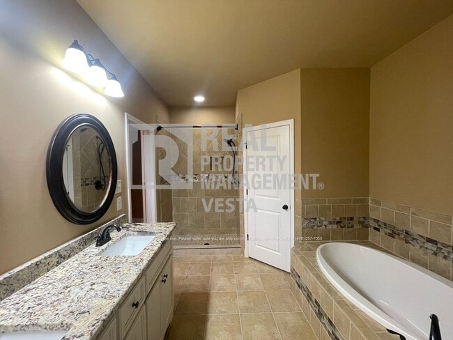 Building Photo - 307 Amber Dr