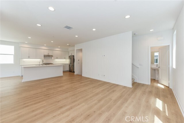 Building Photo - 115 Allusion