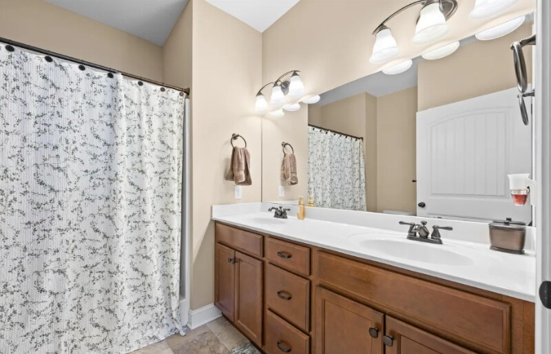 Building Photo - 6125 E McMillan Creek Dr