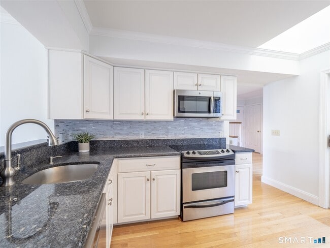 Building Photo - 36 Wilton Crst