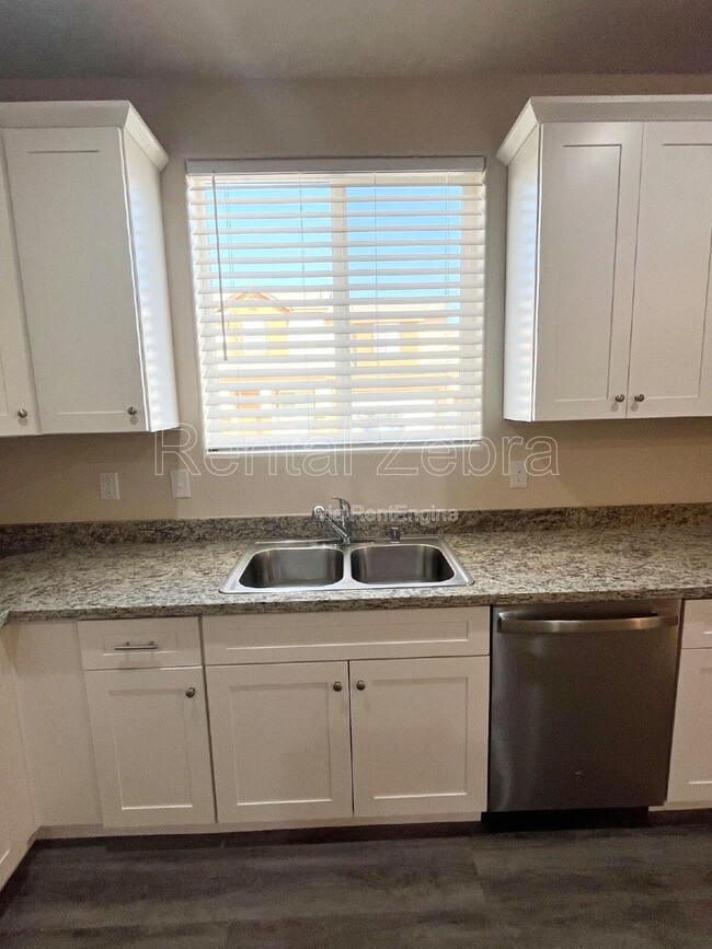 Building Photo - 1353 Carlsbad Dr