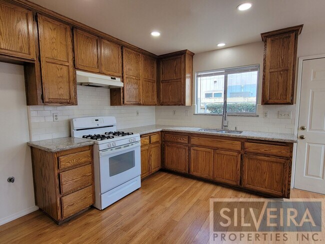 Building Photo - Unique 2 Bedroom Unit Available Now!