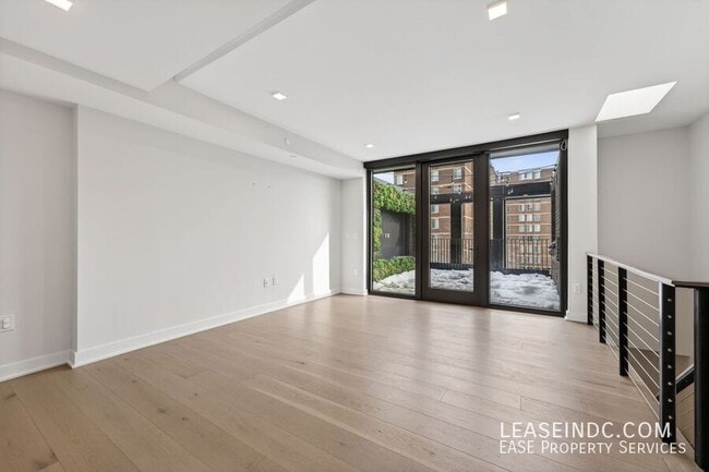 Building Photo - 1332 8th St NW