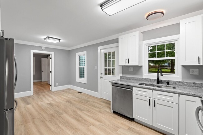 Building Photo - Heart of Mebane!