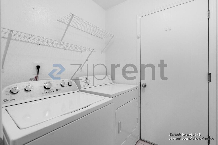 Building Photo - Unit