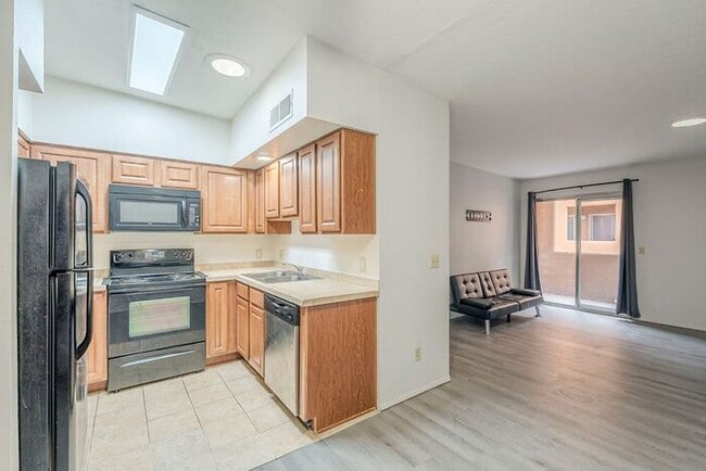 Building Photo - Bright 3-Bedroom Condo with Community Perks in Central Tucson