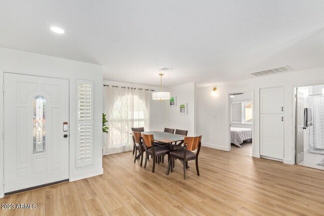 Building Photo - 5253 E Beck Ln