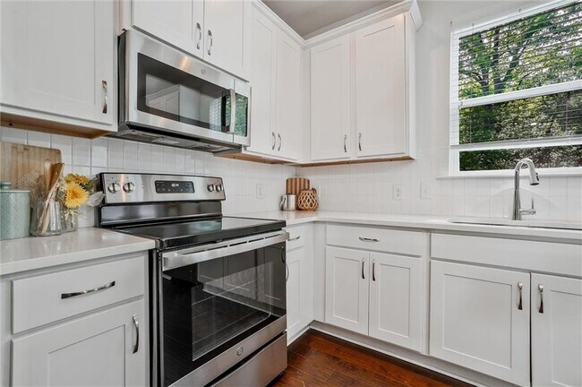 Building Photo - 2235 Mulsanne Dr
