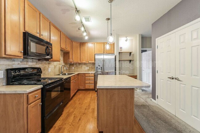 Building Photo - 9370 Las Ramblas Ct
