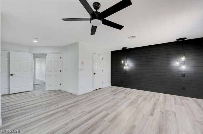 Building Photo - 3800 Beacon Point St