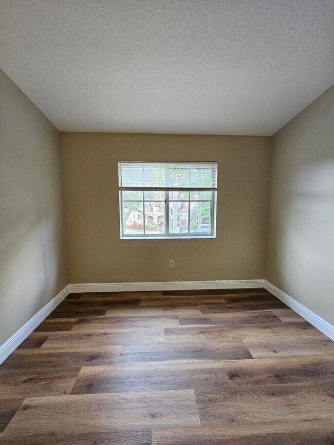 Building Photo - 3490 Briar Bay Blvd