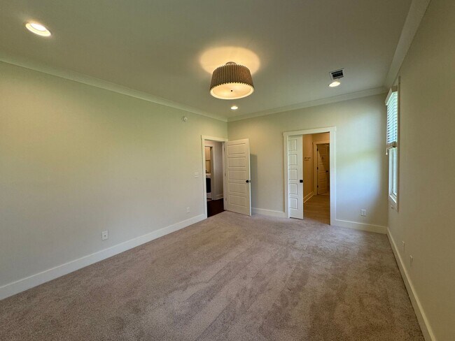 Building Photo - Gated Community