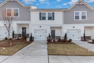 Building Photo - 4039 Smt Wds Dr