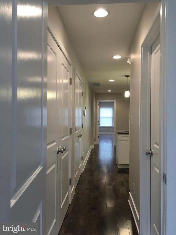 Building Photo - 2341 W Thompson St