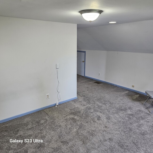 Building Photo - 655 S 7th Ave