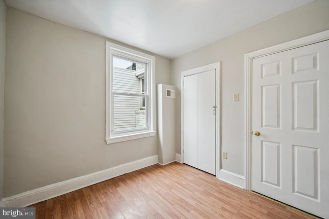 Building Photo - 2014 W Oxford St