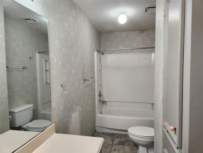 Building Photo - 5903 Green Falls Dr