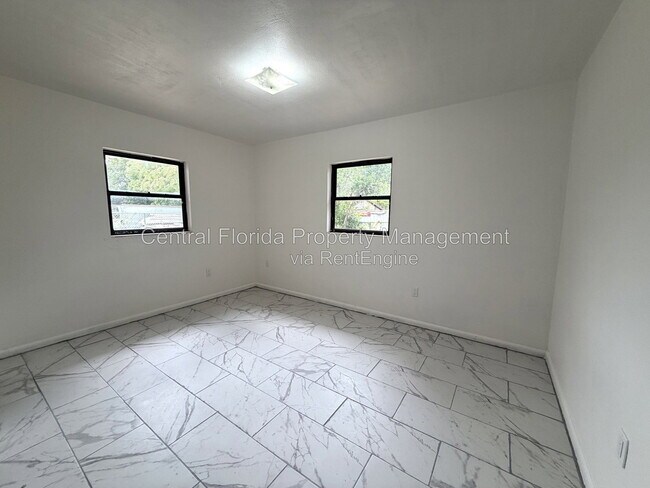 Building Photo - 1624 Ferndell Rd