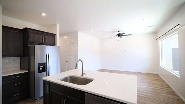 Building Photo - Beautiful 4-Bed, 2.5-Bath Home in Scenic Washington, UT Near Sand Hollow