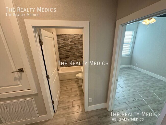 Building Photo - 304 Big Sioux Ln