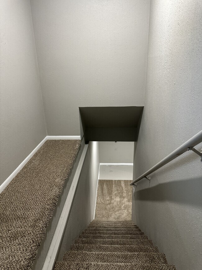 Building Photo - 602 Sara St