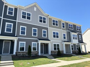 Building Photo - 318 Leland Crst Dr