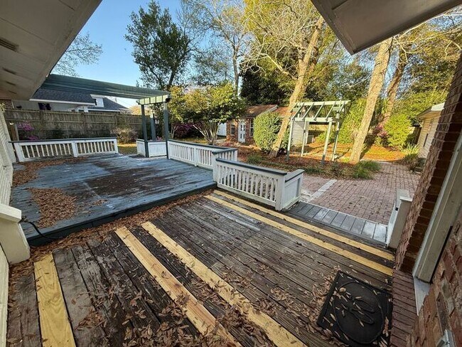 Building Photo - Gulf Breeze Proper - Casablanca - 2 bed, 1 bath