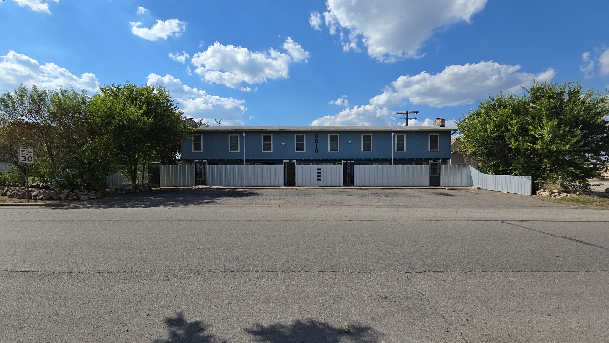 Building Photo - 8616 Putnam Dr